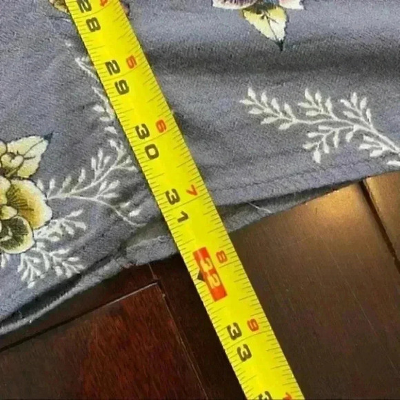 Torrid Blouse Tank Top Sleeveless Lace  Trimmed Tunic Grey Floral Size 4X - Picture 13 of 16